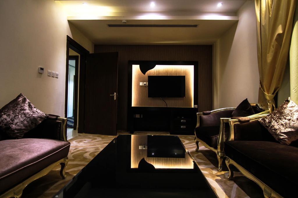 Rest Night Serviced Apartments- Alhamra Рияд Стая снимка A living room in a house in India