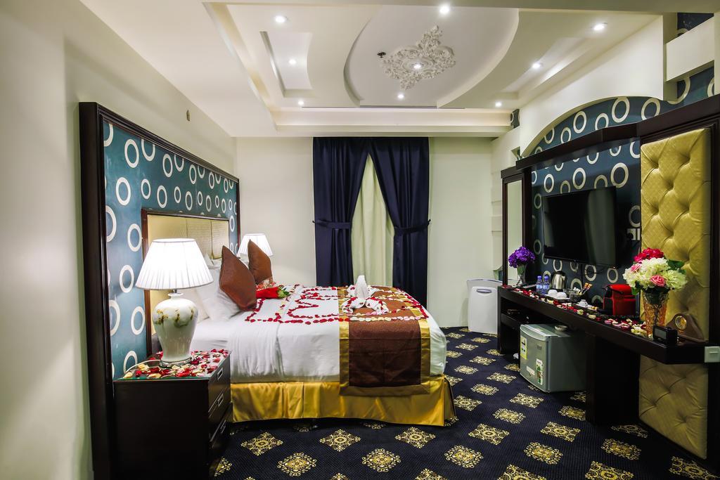 Rest Night Serviced Apartments- Alhamra Рияд Екстериор снимка Suite