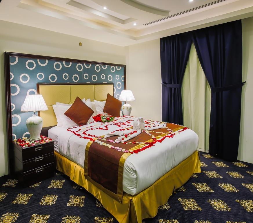 Rest Night Serviced Apartments- Alhamra Рияд Екстериор снимка A bedroom in a hotel