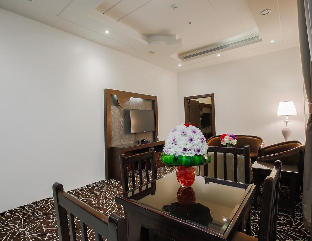 Rest Night Serviced Apartments- Alhamra Рияд Екстериор снимка A suite at the hotel