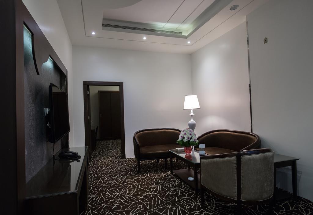 Rest Night Serviced Apartments- Alhamra Рияд Екстериор снимка A suite at the hotel