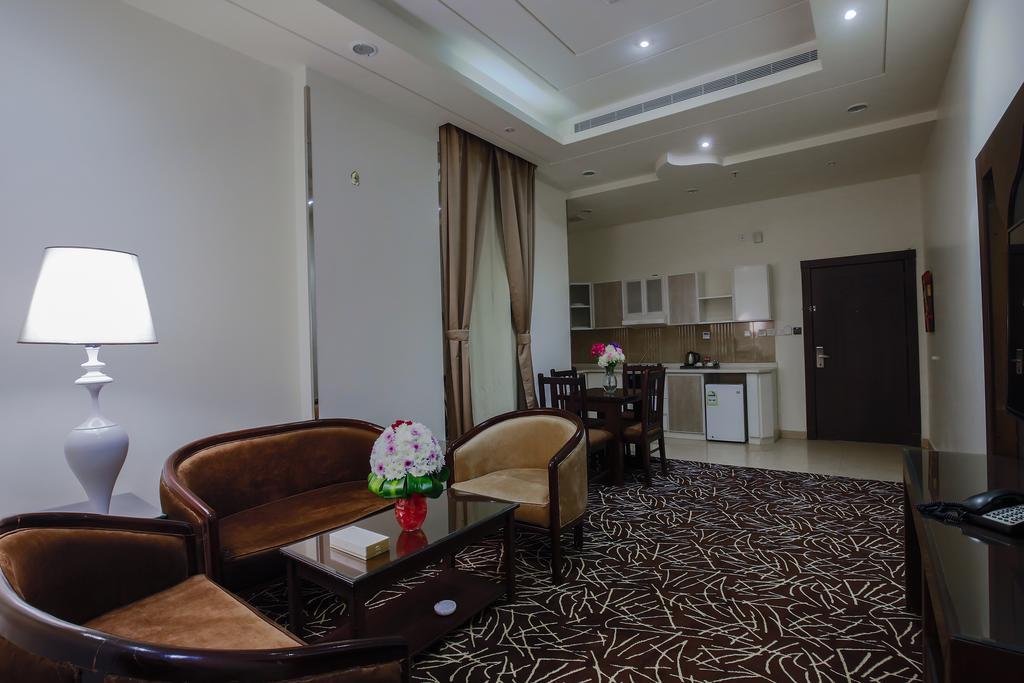 Rest Night Serviced Apartments- Alhamra Рияд Екстериор снимка A suite at the hotel