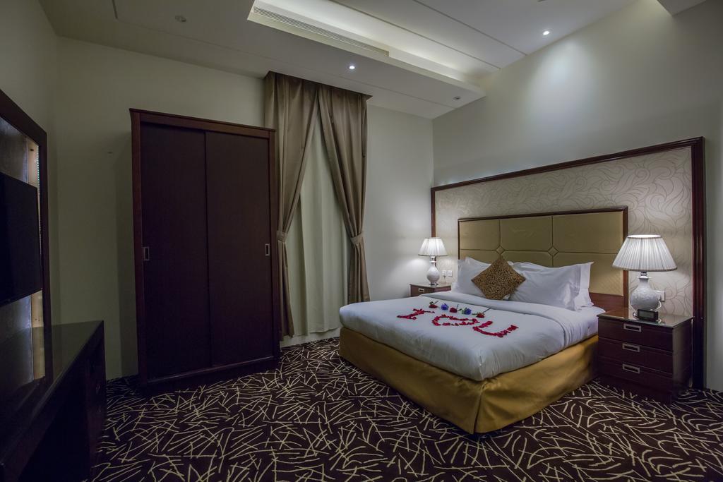 Rest Night Serviced Apartments- Alhamra Рияд Екстериор снимка A bedroom at the hotel