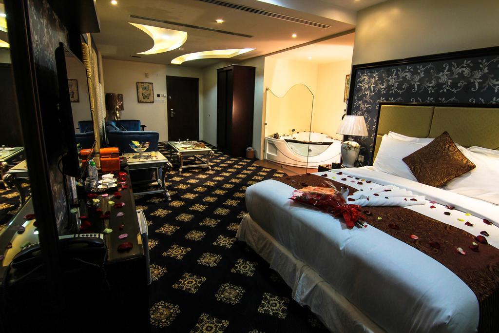 Rest Night Serviced Apartments- Alhamra Рияд Екстериор снимка A suite at the hotel
