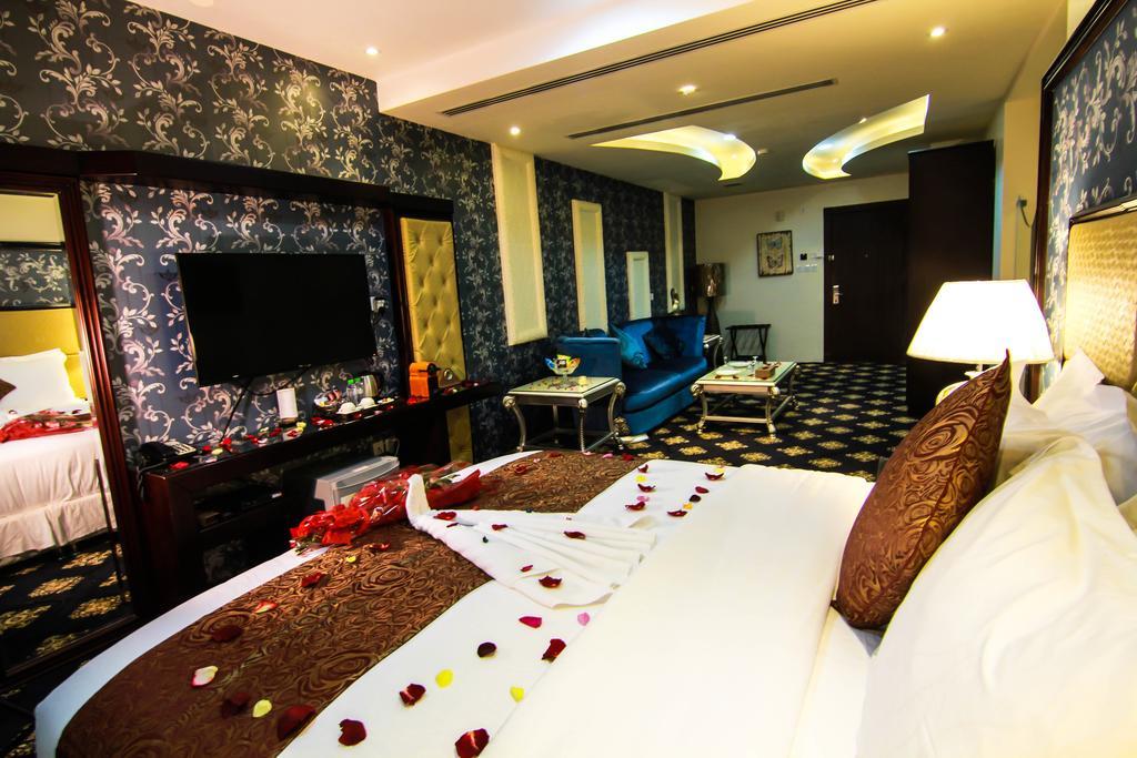 Rest Night Serviced Apartments- Alhamra Рияд Екстериор снимка A suite at the hotel