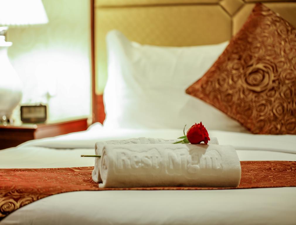 Rest Night Serviced Apartments- Alhamra Рияд Екстериор снимка A rolled towel on a bed