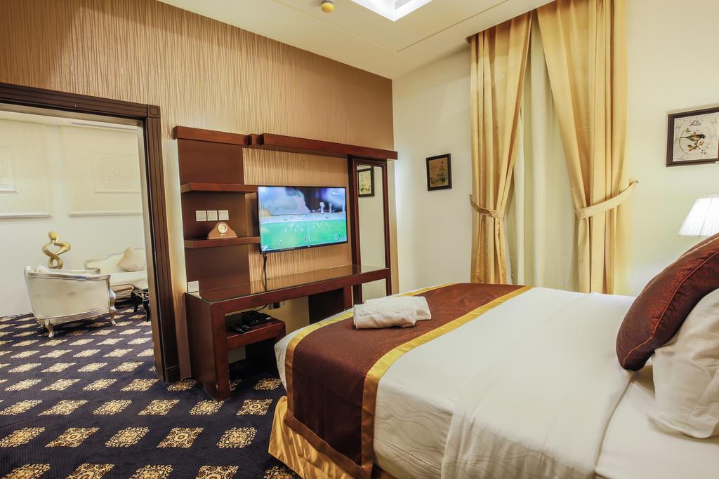 Rest Night Serviced Apartments- Alhamra Рияд Екстериор снимка A bedroom in the hotel