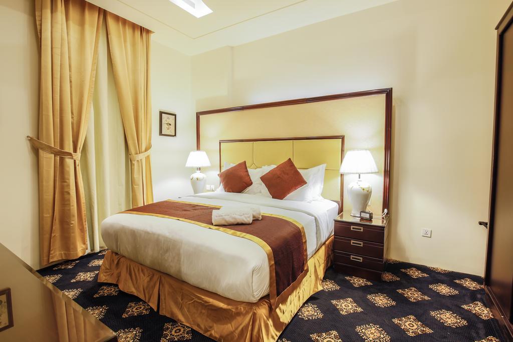 Rest Night Serviced Apartments- Alhamra Рияд Екстериор снимка A bedroom at the hotel