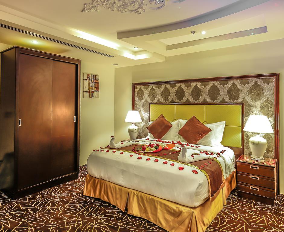 Rest Night Serviced Apartments- Alhamra Рияд Екстериор снимка A bedroom at the hotel