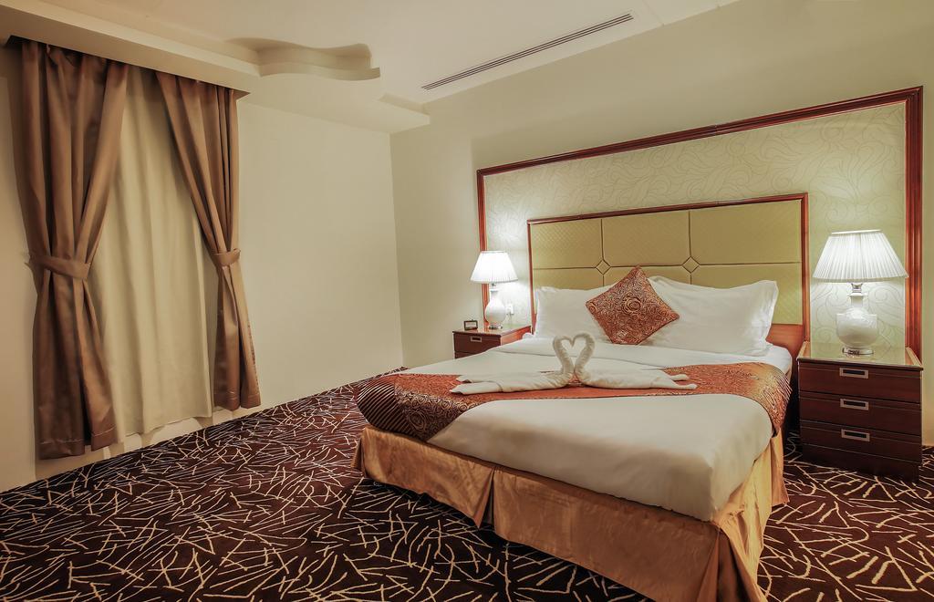 Rest Night Serviced Apartments- Alhamra Рияд Екстериор снимка A bedroom at the hotel