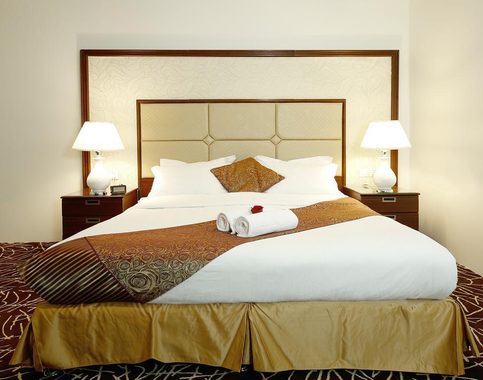 Rest Night Serviced Apartments- Alhamra Рияд Екстериор снимка A bed