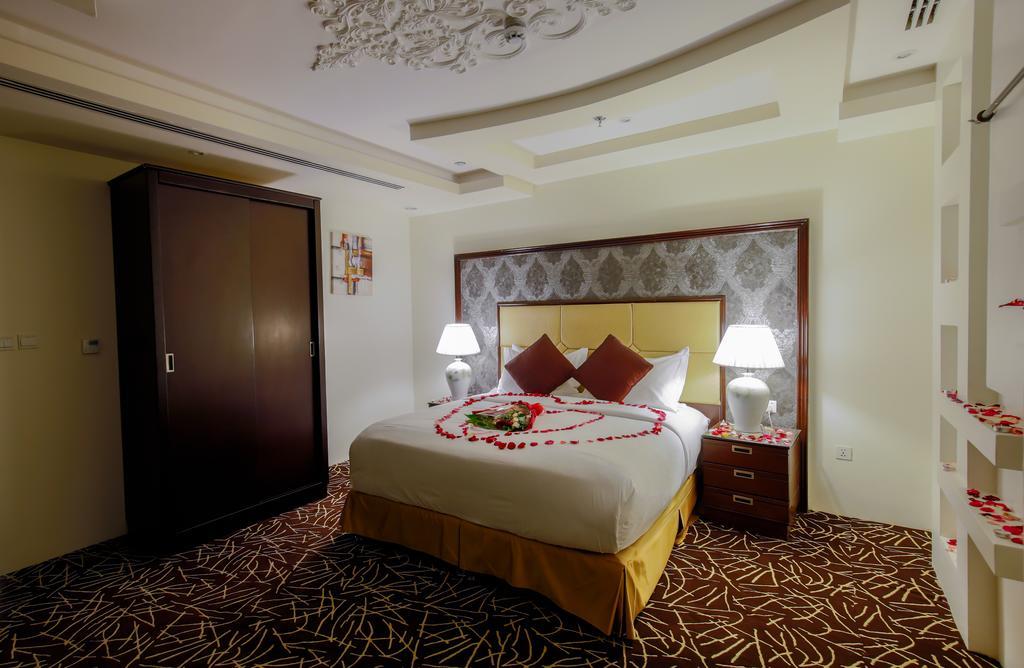 Rest Night Serviced Apartments- Alhamra Рияд Екстериор снимка A bedroom at the hotel